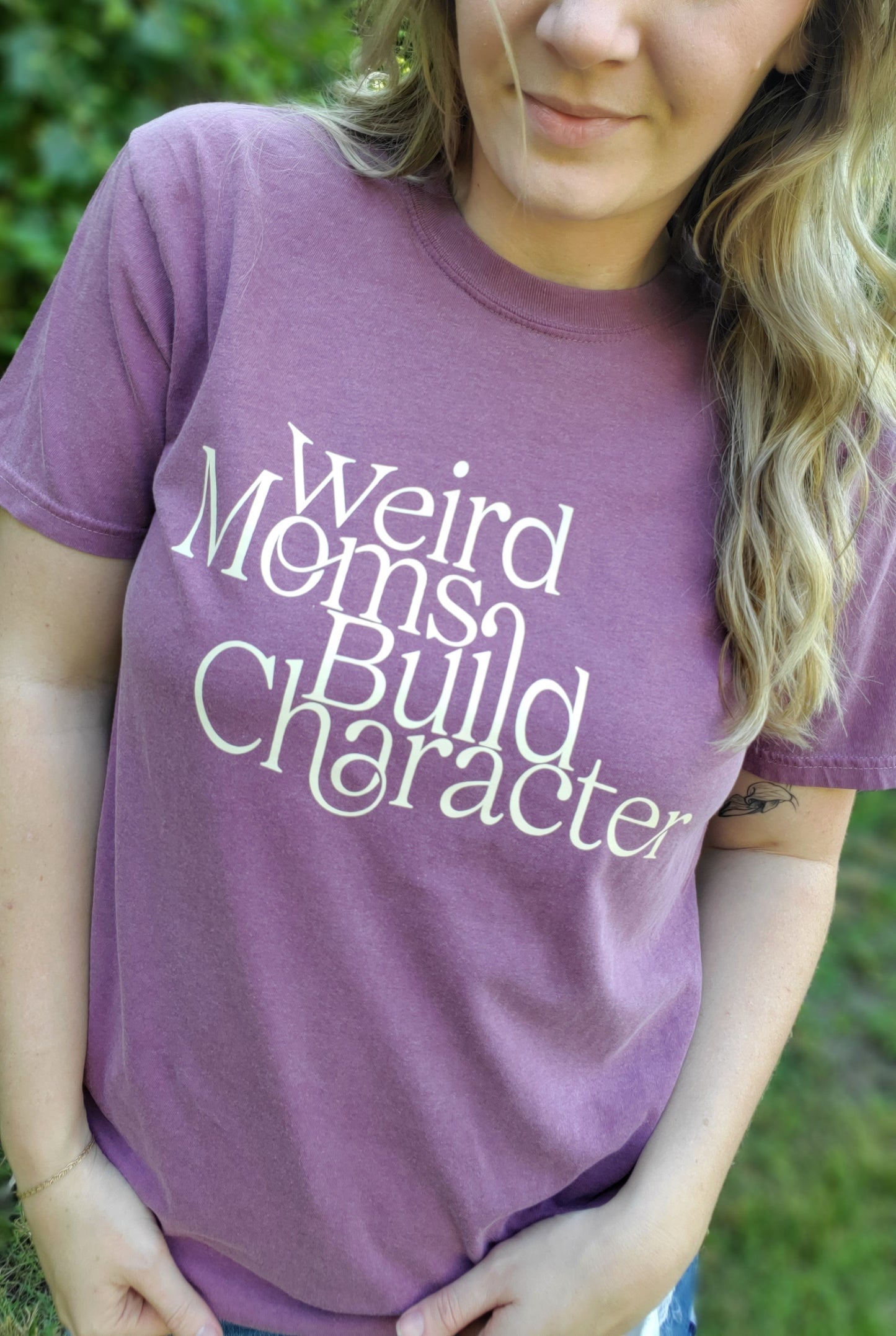 WEIRD MOMS Berry Vintage Wash Tee