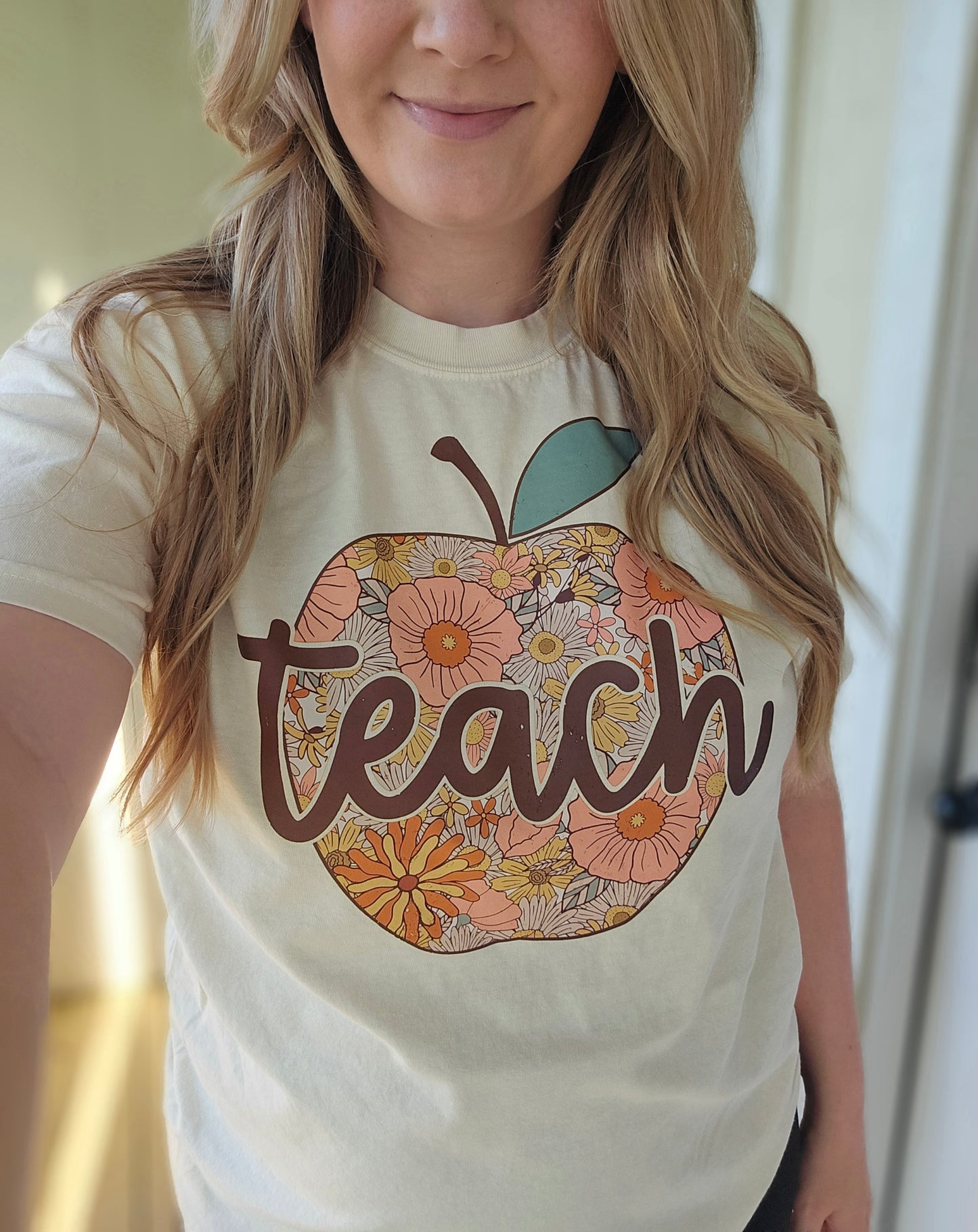 TEACH Apple Ivory Vintage Wash Short Sleeve Tee