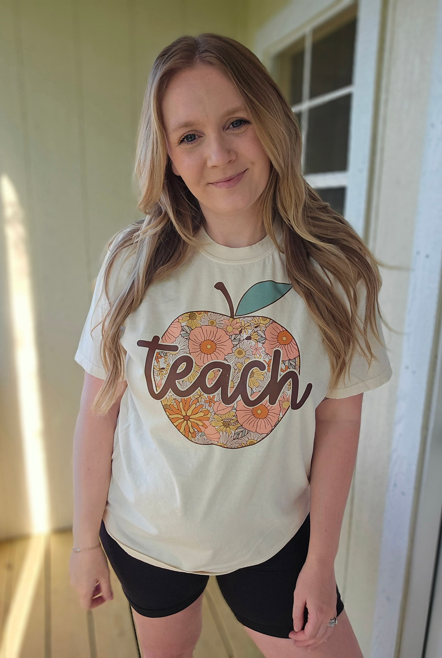 TEACH Apple Ivory Vintage Wash Short Sleeve Tee