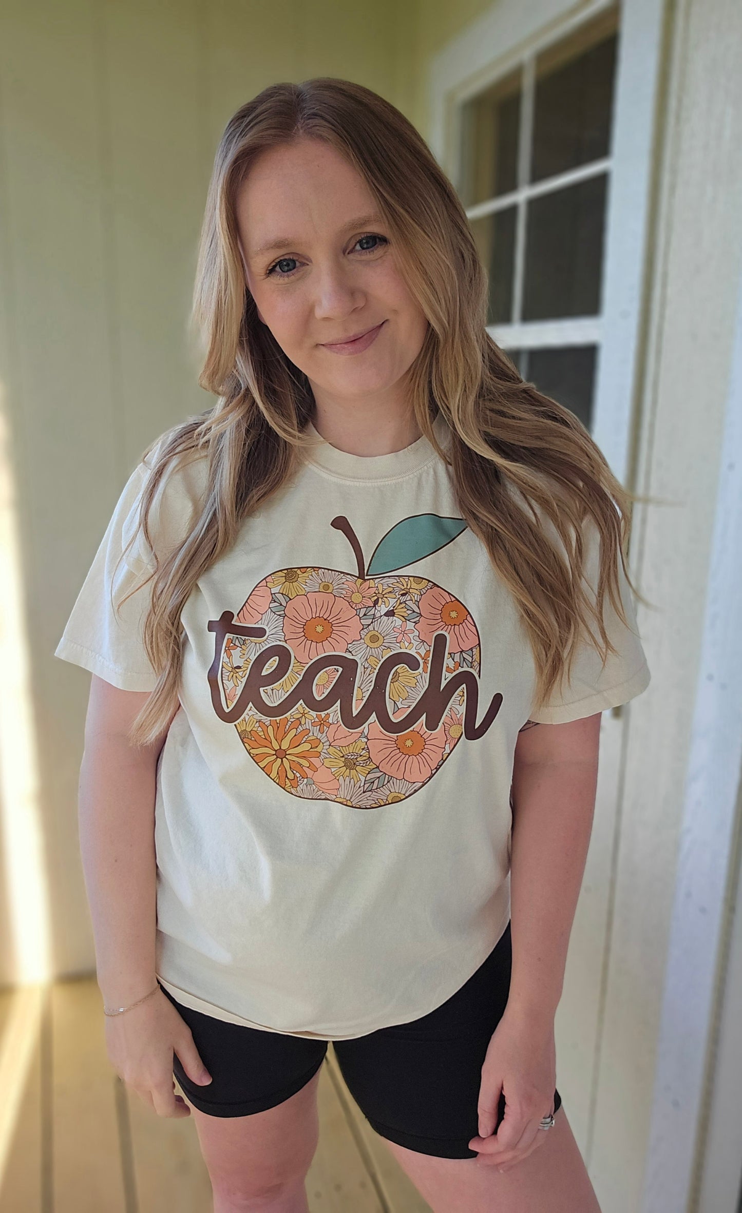 TEACH Apple Ivory Vintage Wash Short Sleeve Tee