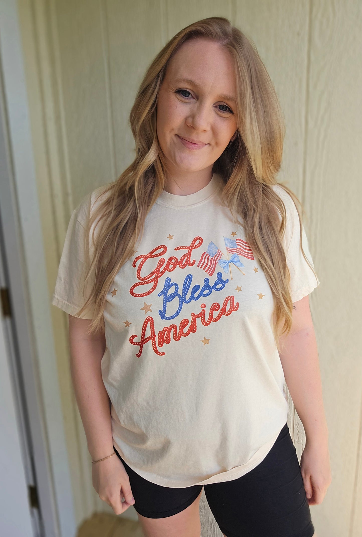 GOD BLESS AMERICA Ivory Vintage Wash Short Sleeve Tee