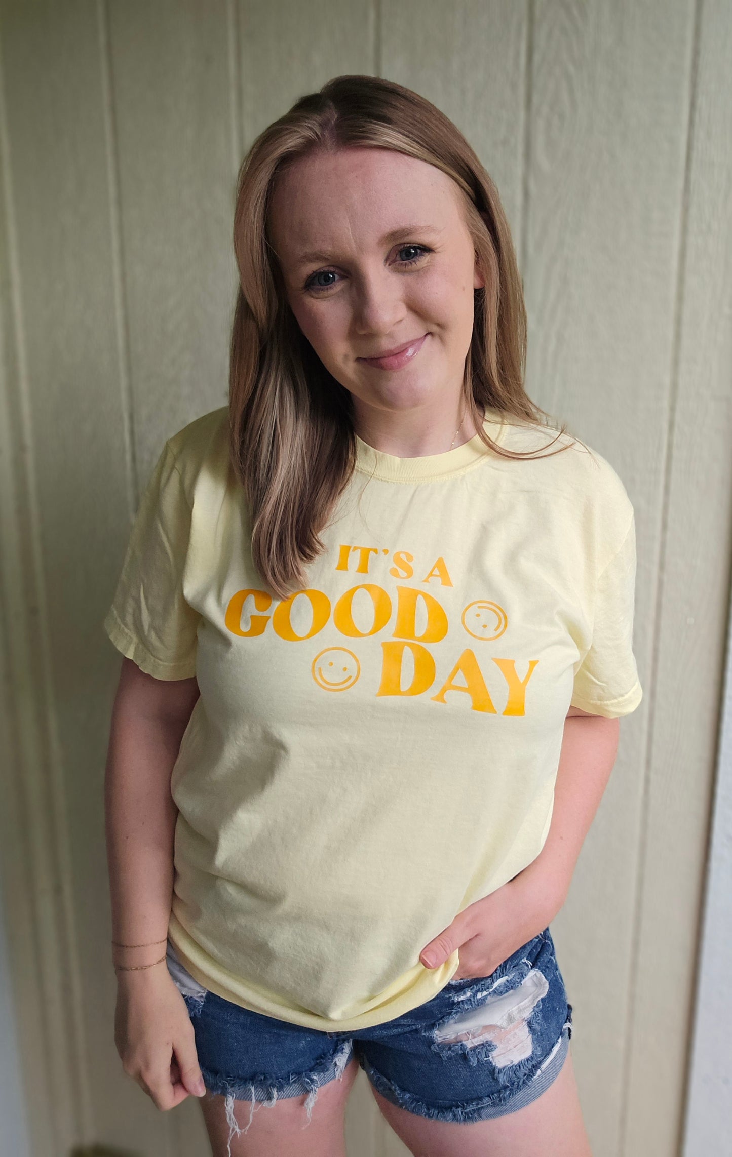 IT'S A GOOD DAY Yellow Vintage Wash Short Sleeve Tee