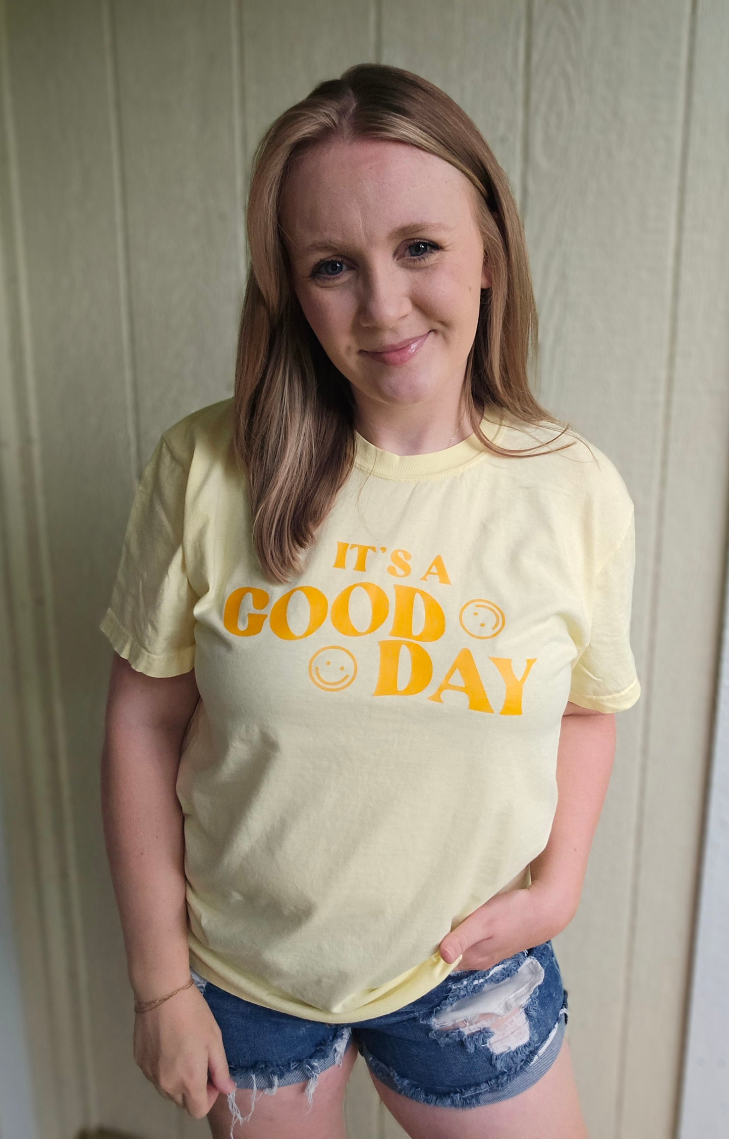 IT'S A GOOD DAY Yellow Vintage Wash Short Sleeve Tee