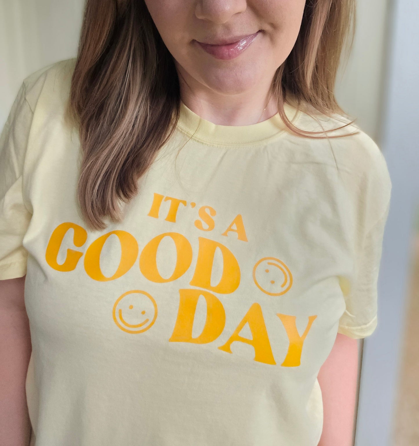 IT'S A GOOD DAY Yellow Vintage Wash Short Sleeve Tee