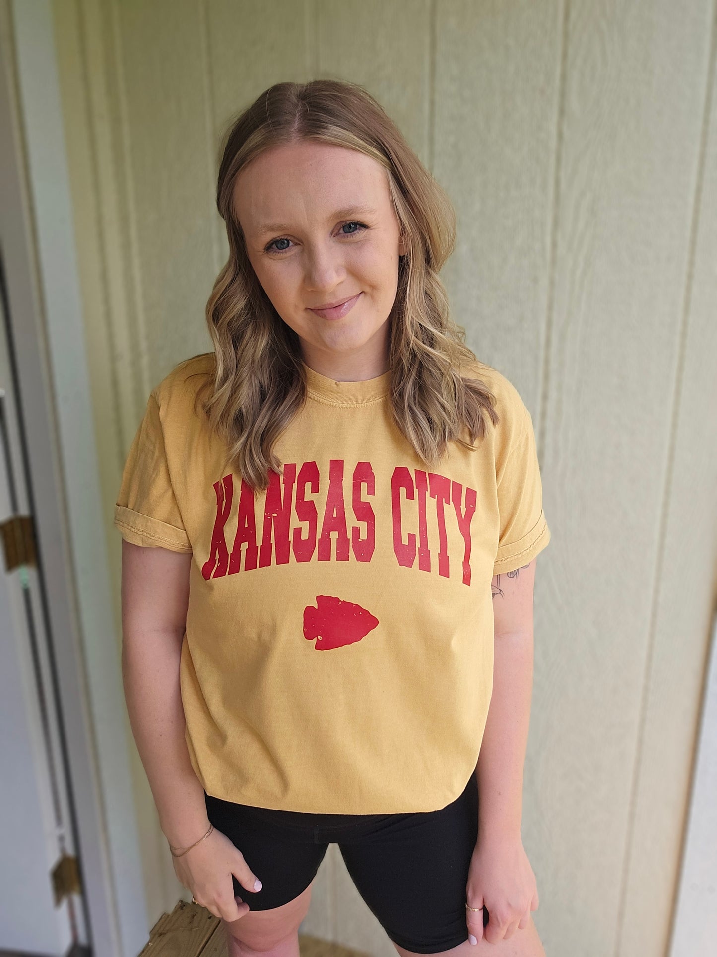 KANSAS CITY Arch Mustard Vintage Wash Short Sleeve Tee