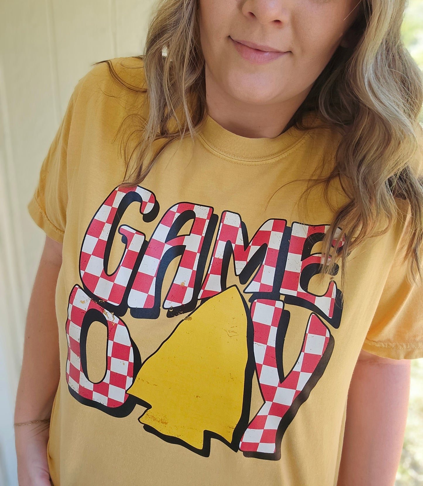 GAME DAY Arrow Mustard Vintage Wash Short Sleeve Tee