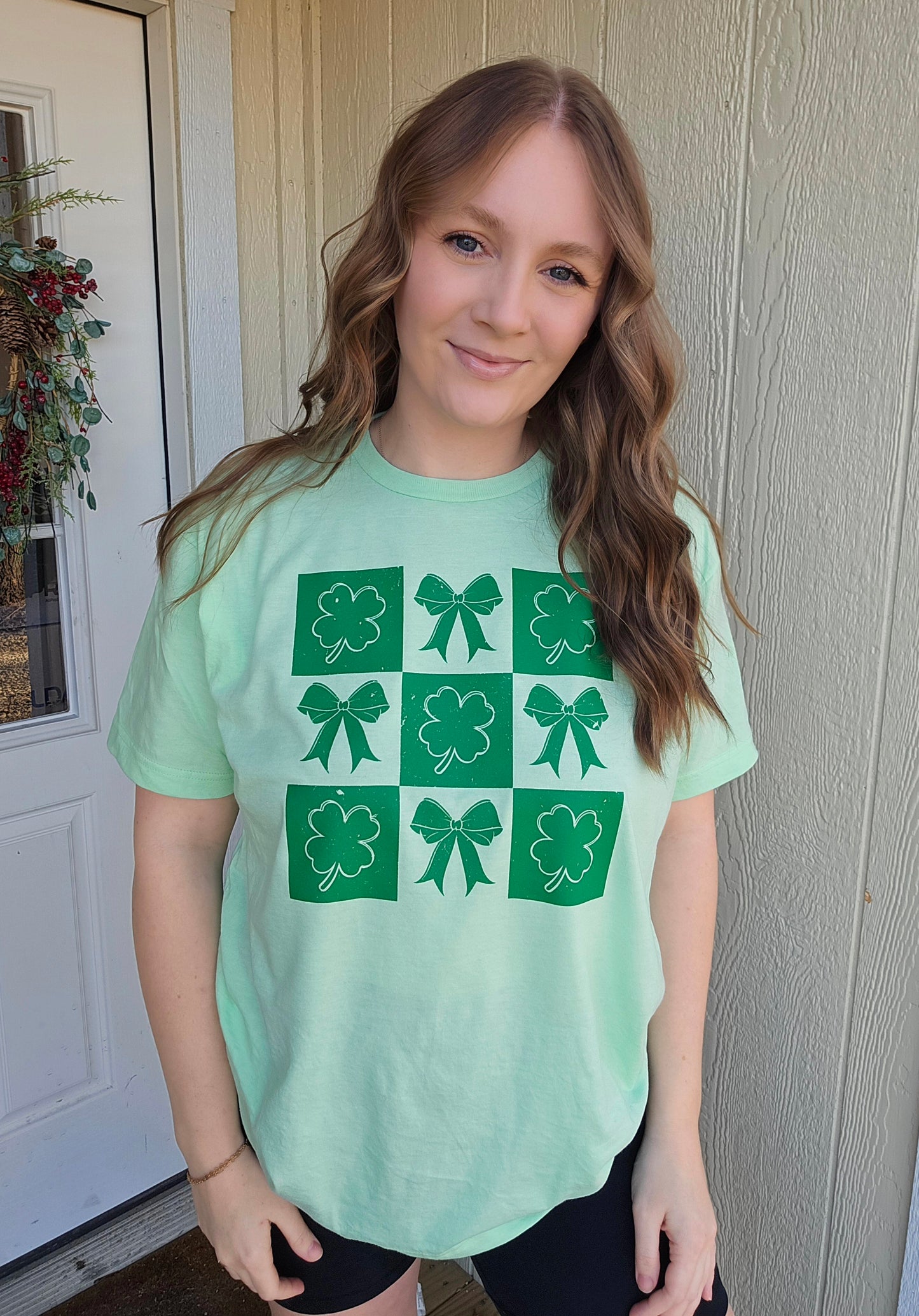 CHECKERED SHAMROCK BOW Mint Green Short Sleeve Tee