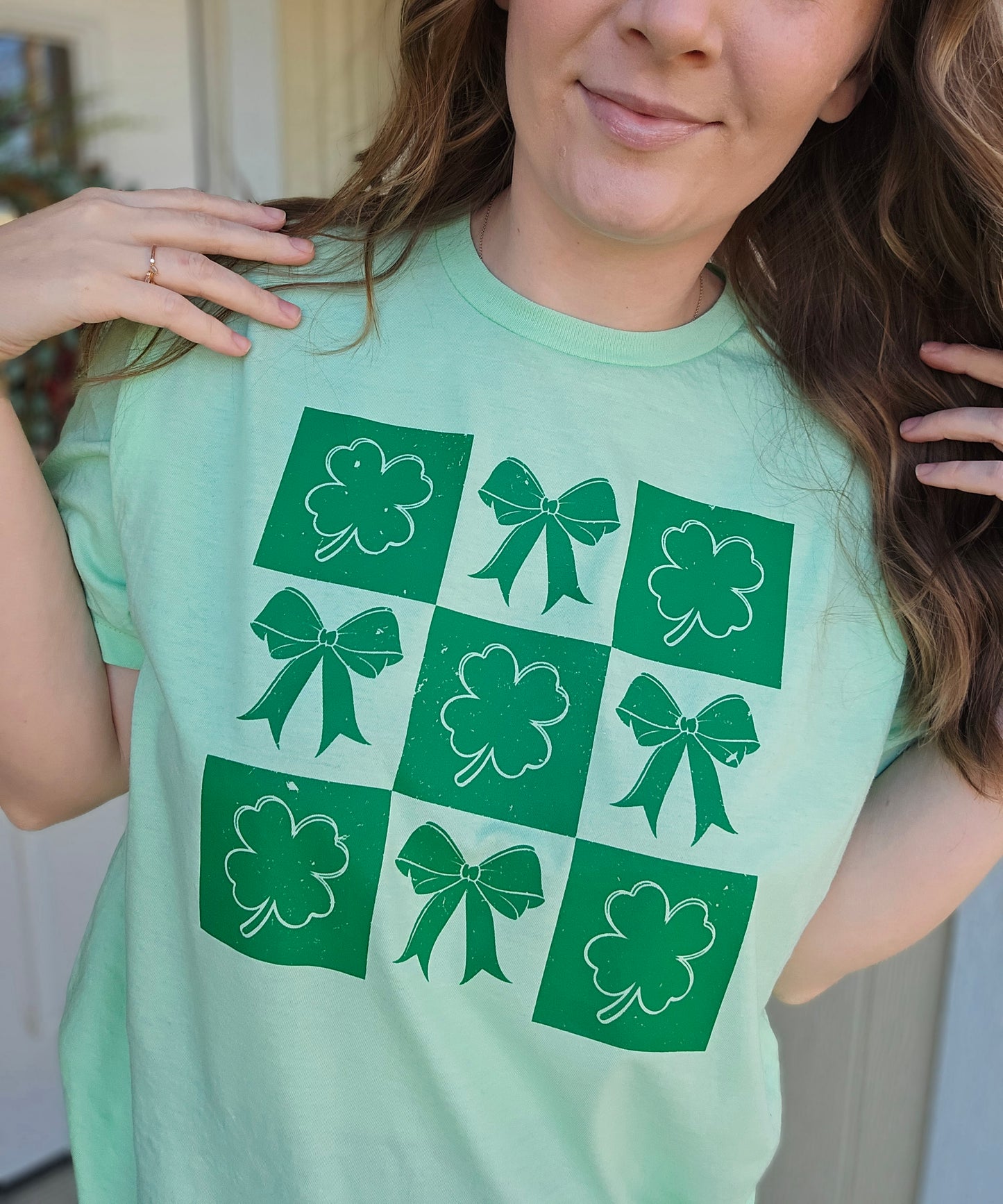 CHECKERED SHAMROCK BOW Mint Green Short Sleeve Tee