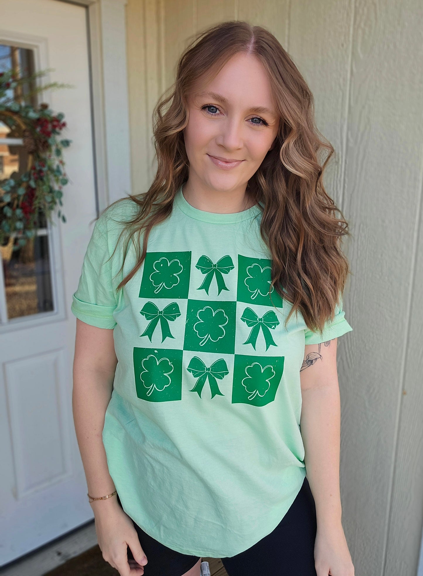 CHECKERED SHAMROCK BOW Mint Green Short Sleeve Tee